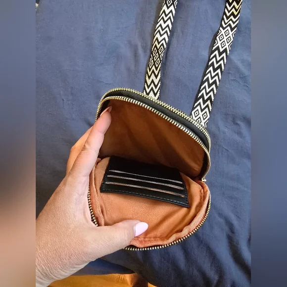 DIOMO Anti Theft Small Sling Bag - Picture 4 of 6